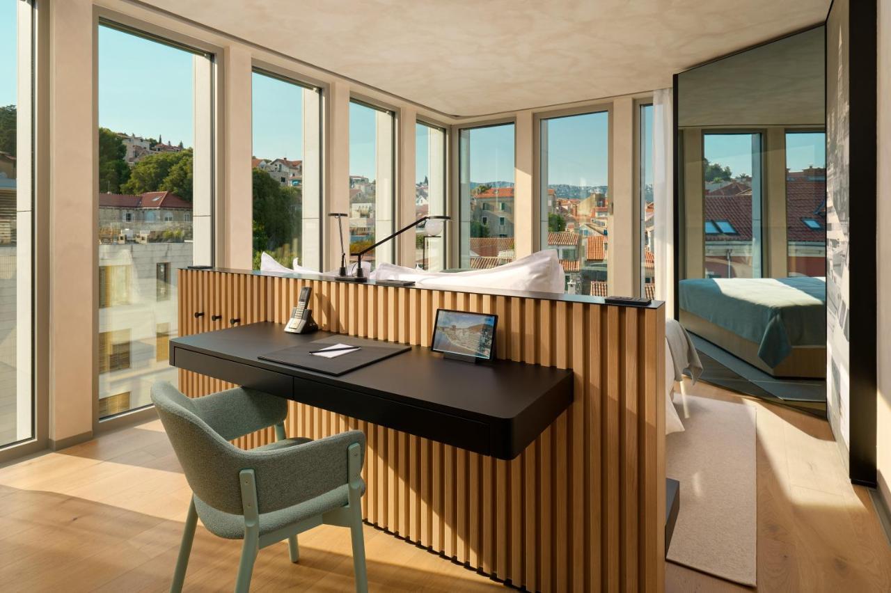 Hotel Ambasador 스플리트 외부 사진 A room at the Hotel