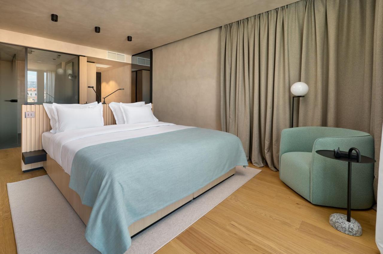 Hotel Ambasador 스플리트 외부 사진 A room at the hotel