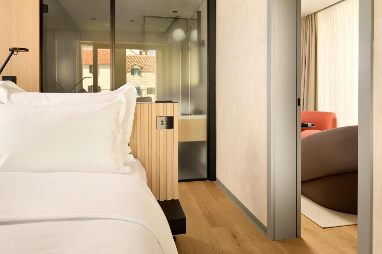 Hotel Ambasador 스플리트 외부 사진 A room at the hotel