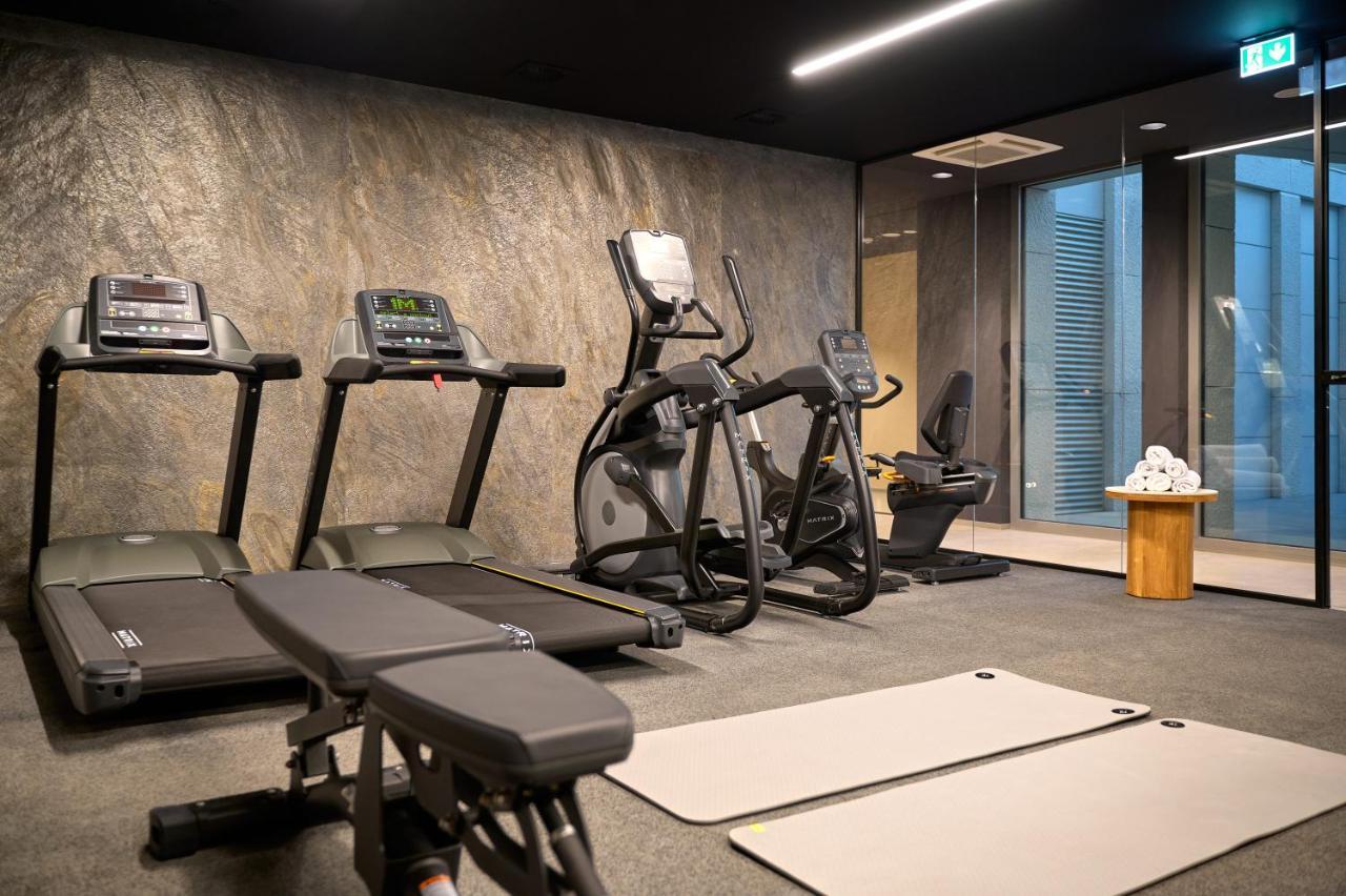 Hotel Ambasador 스플리트 외부 사진 A gym at a hotel