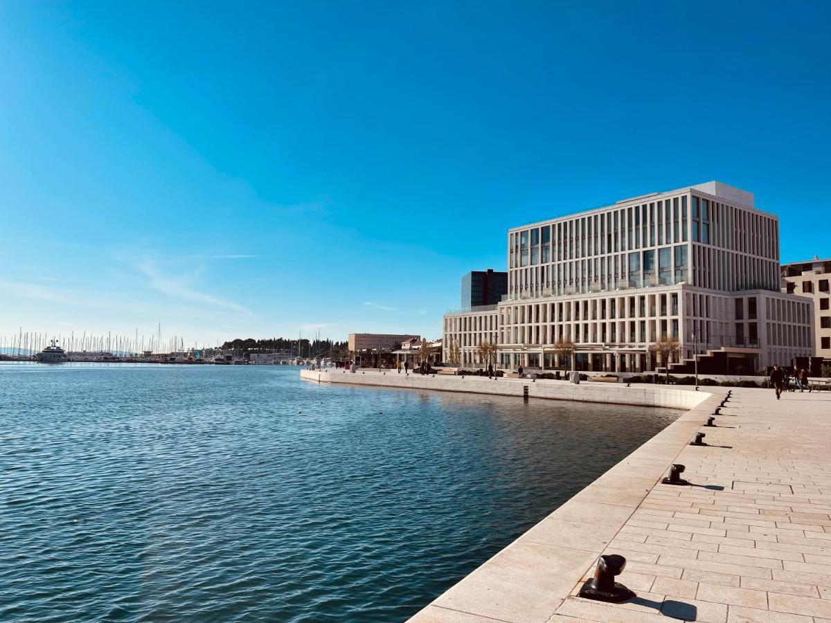 Hotel Ambasador 스플리트 외부 사진 The new building of the University of Rijeka