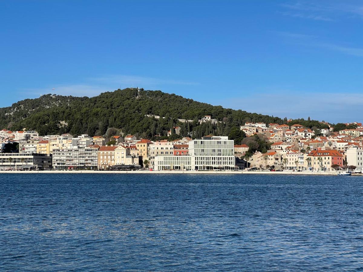 Hotel Ambasador 스플리트 외부 사진 View of the town of Split