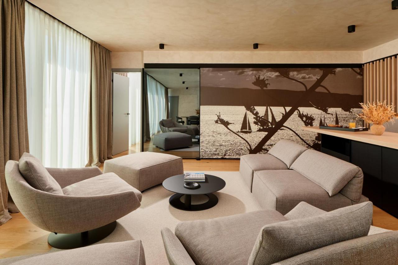 Hotel Ambasador 스플리트 외부 사진 A living room