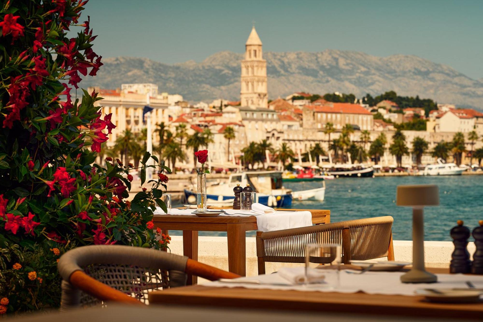 Hotel Ambasador 스플리트 외부 사진 View of the Old Town of Split from the Hotel